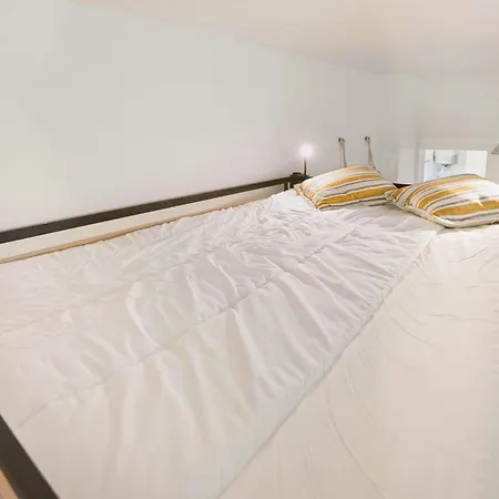Charming Steps Away From Montmartre Apartment *