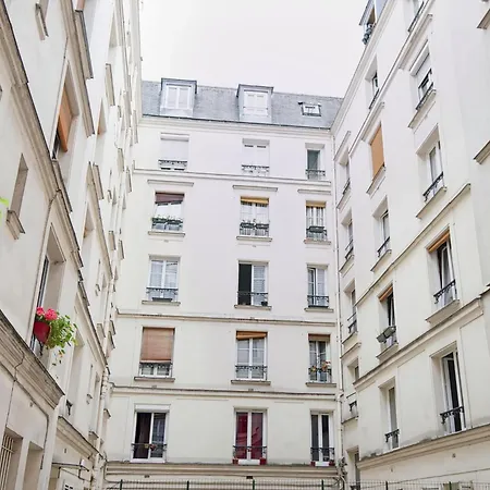 Charming Steps Away From Montmartre 파리
