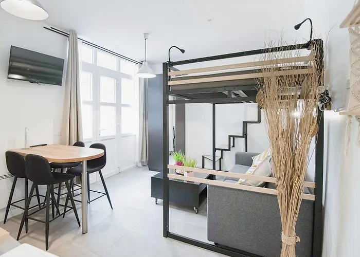 Apartment Charming Steps Away From Montmartre *
