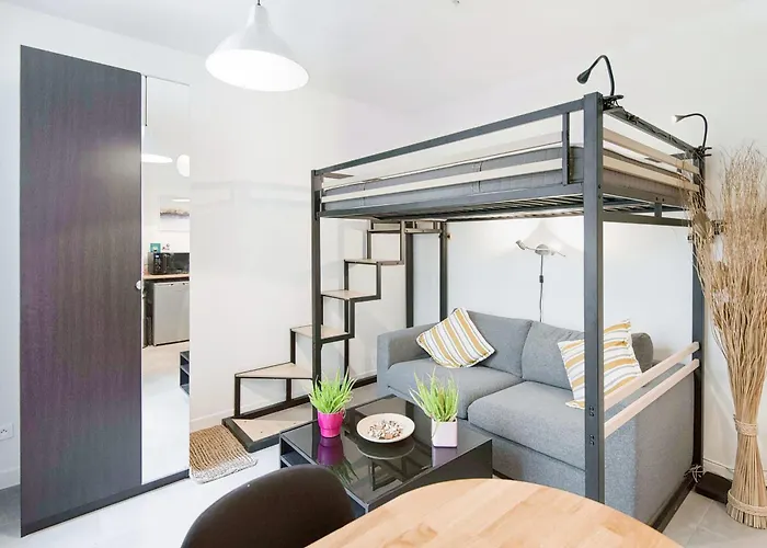Apartment Charming Steps Away From Montmartre *