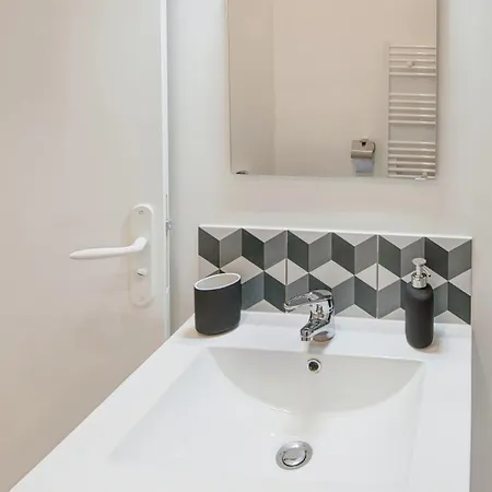 Apartament Charming Steps Away From Montmartre Paryż