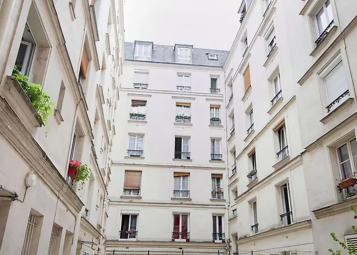 Charming Steps Away From Montmartre Apartament Paryż